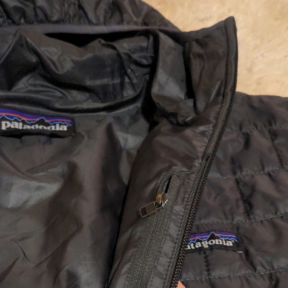 Patagonia Men's Black Nano Puff Insulated Hooded Jacket - Picture 5 of 5